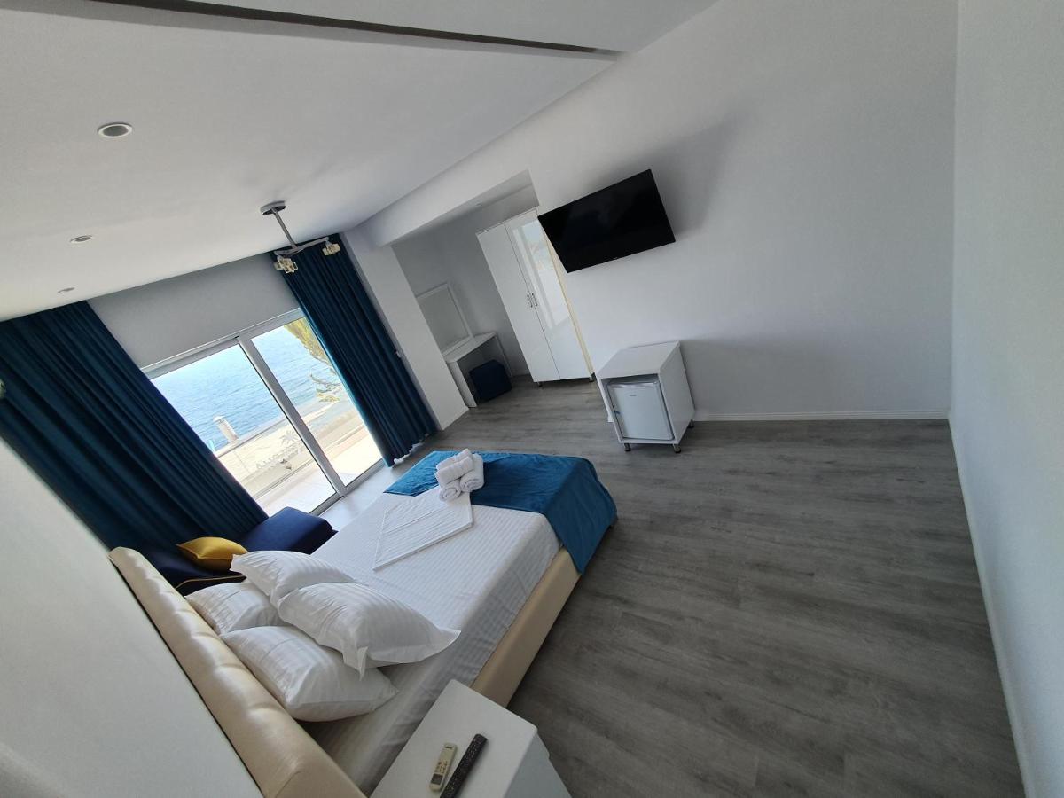 Hotel Aloha Саранда Екстер'єр фото