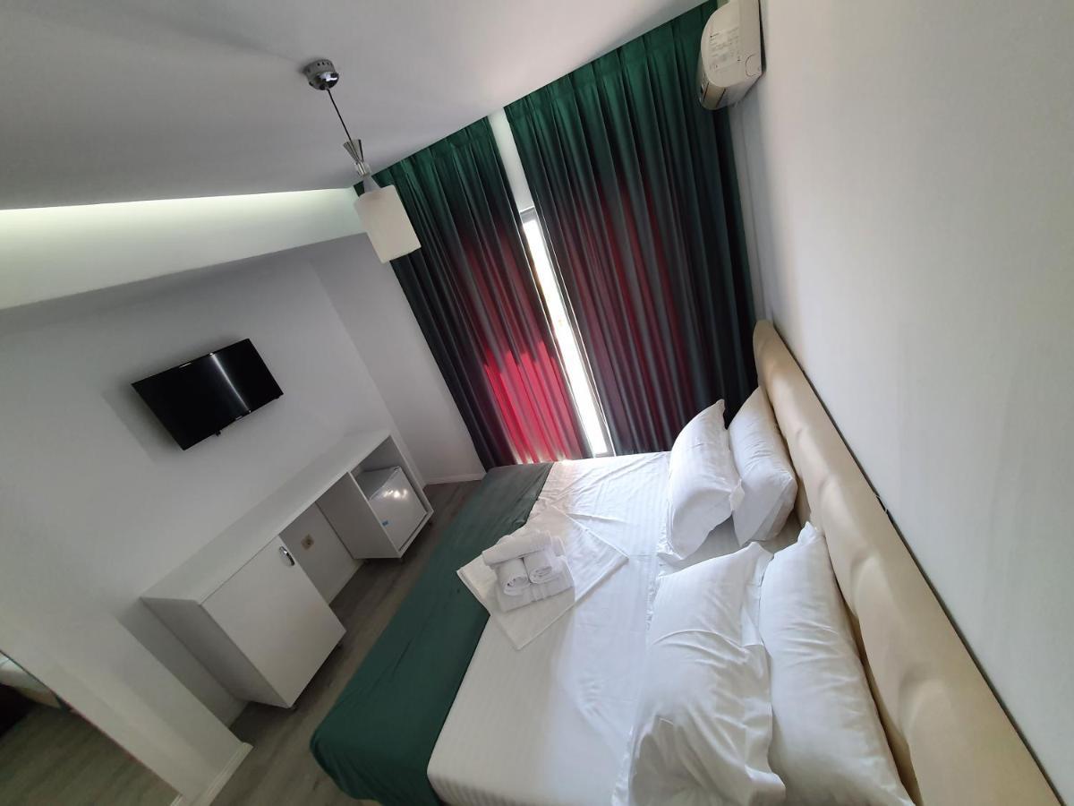 Hotel Aloha Саранда Екстер'єр фото
