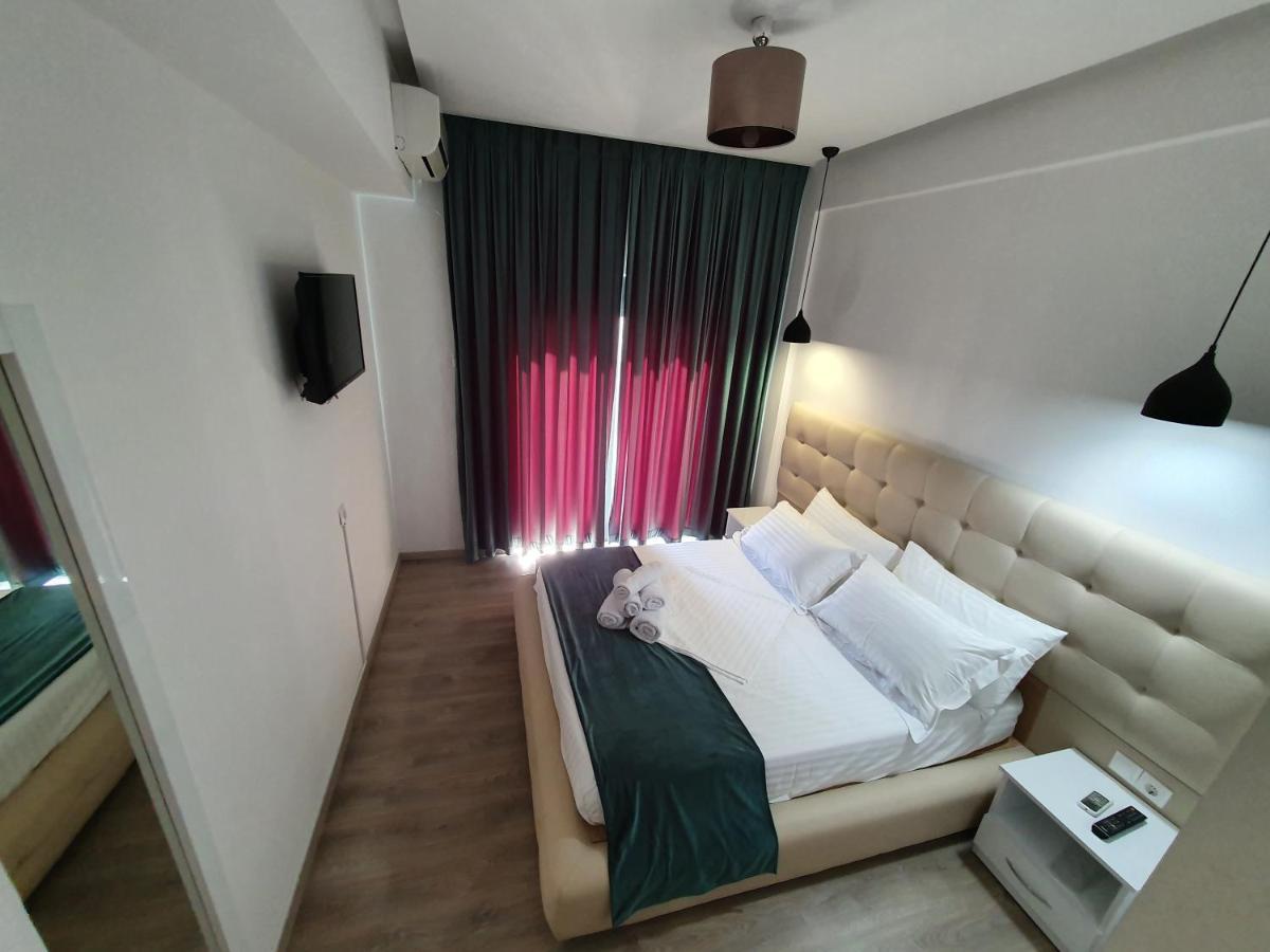 Hotel Aloha Саранда Екстер'єр фото