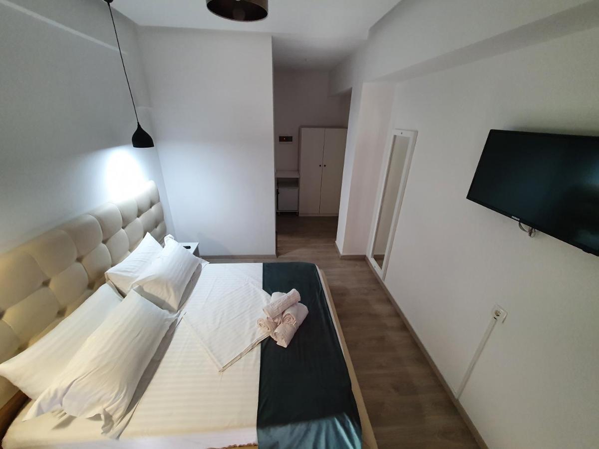 Hotel Aloha Саранда Екстер'єр фото
