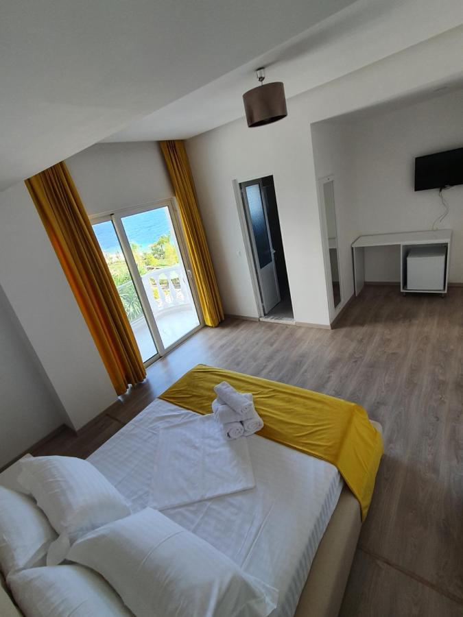 Hotel Aloha Саранда Екстер'єр фото