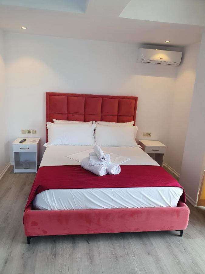 Hotel Aloha Саранда Екстер'єр фото