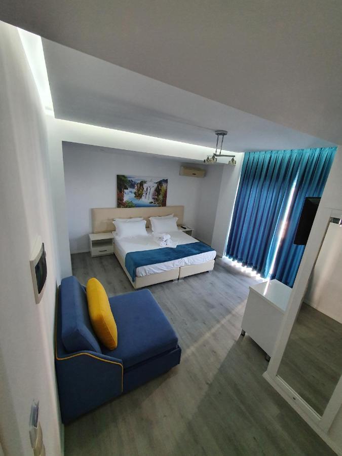 Hotel Aloha Саранда Екстер'єр фото
