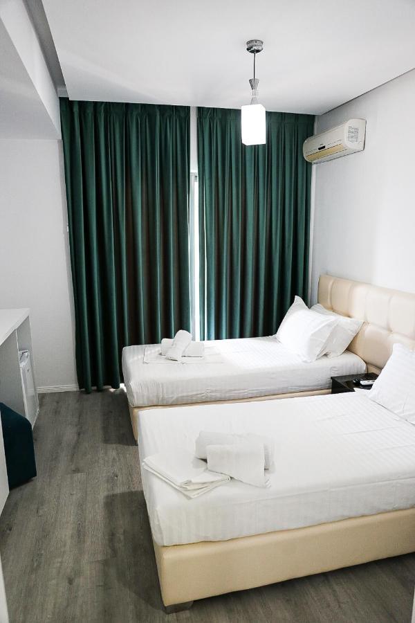 Hotel Aloha Саранда Екстер'єр фото