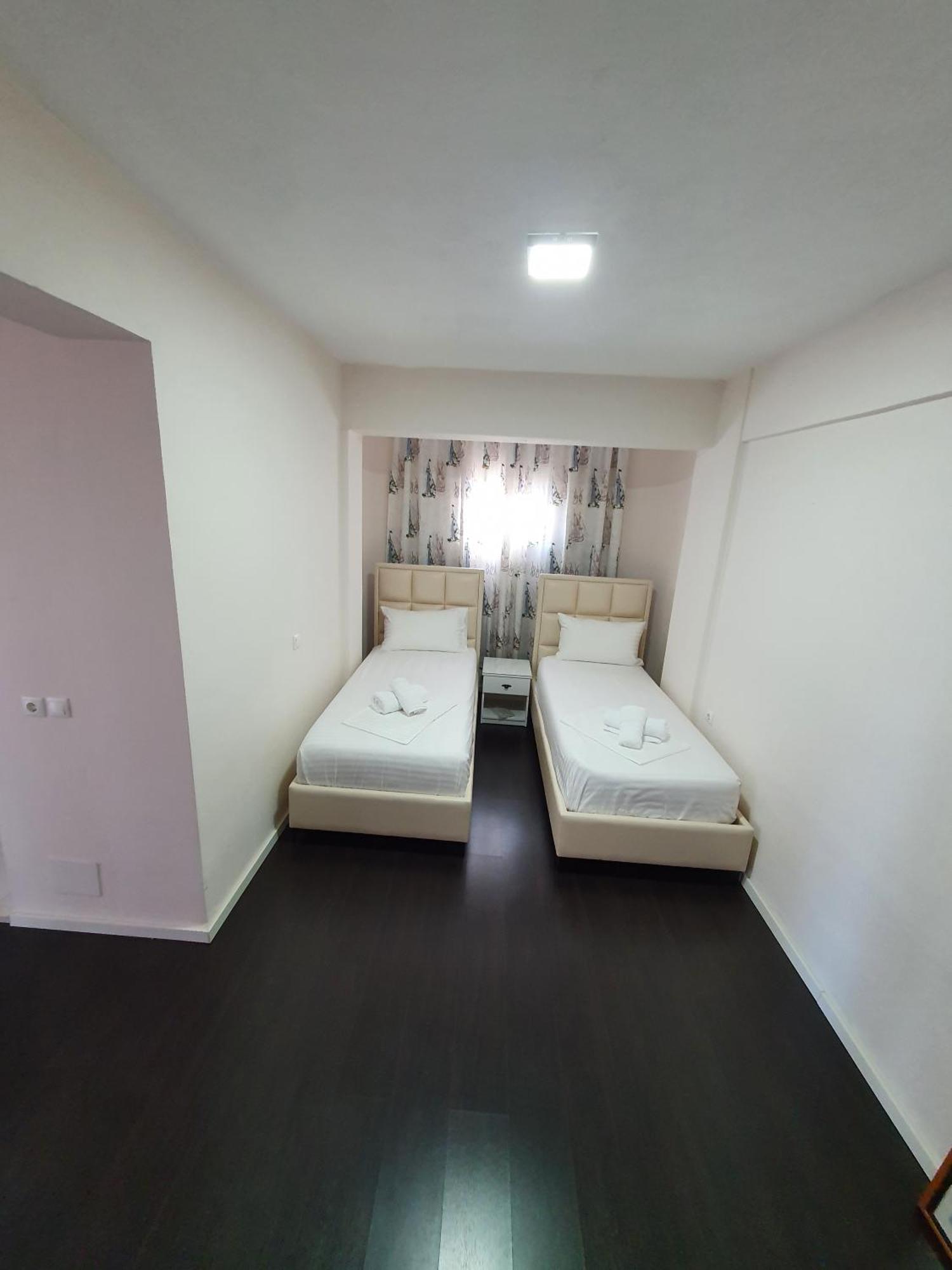 Hotel Aloha Саранда Екстер'єр фото