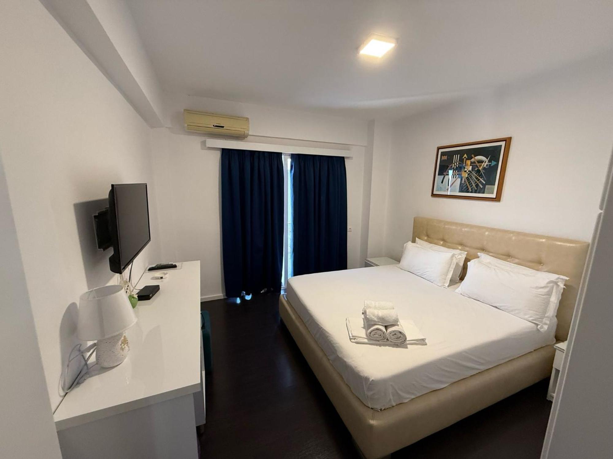 Hotel Aloha Саранда Екстер'єр фото
